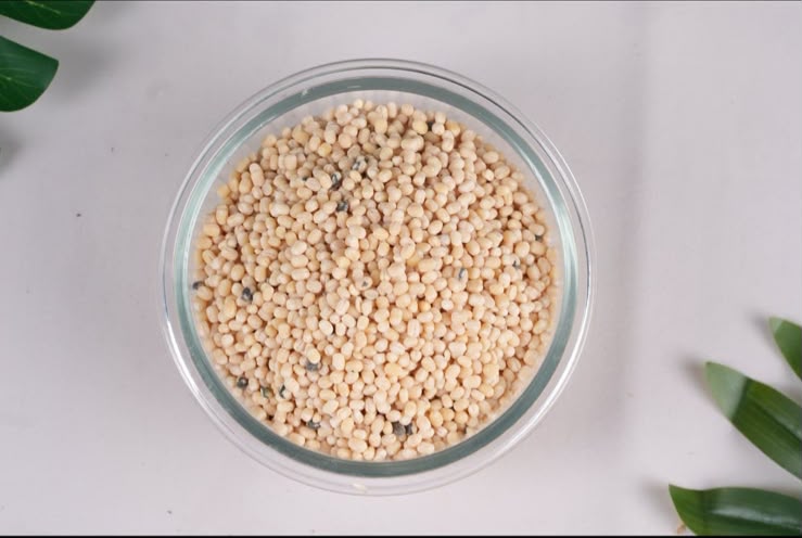 Urad dall / முழு உளுத்தம் பருப்பு